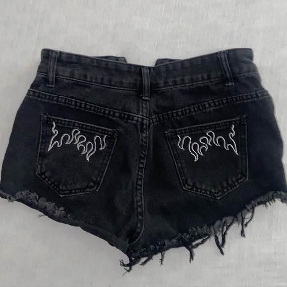 Flamed back pockets denim shorts Purest y2k vibes black high waisted bottoms - Picture 4 of 13